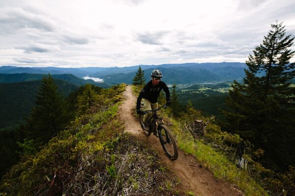 Oakridge Weekend Pass